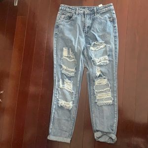 BOOHOO WOMENS JEANS.... light wash and ripped!!